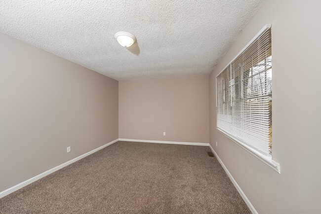 Photo - 1333 Turf Dr