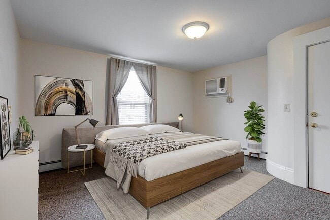 Building Photo - 122 Lowell St Unit 3