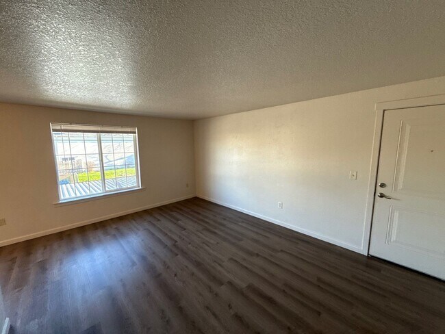 Photo - 918 Bryan Ct