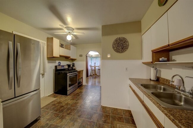 Photo - 31 E Lakeside Ave