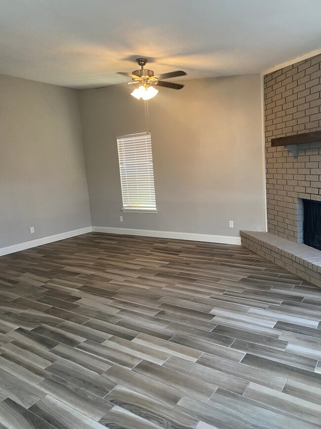 Living Room - 832 Hardy Springs Cir Unit D