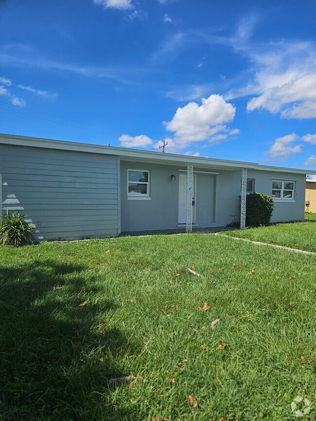 Building Photo - Port Charlotte single family home