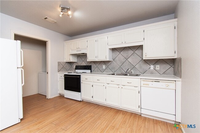 Photo - 4608 Bowles Dr