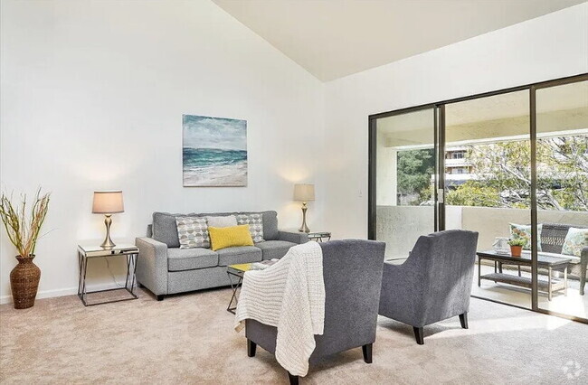 Building Photo - Welcome to this sun-filled spacious top fl... Rental