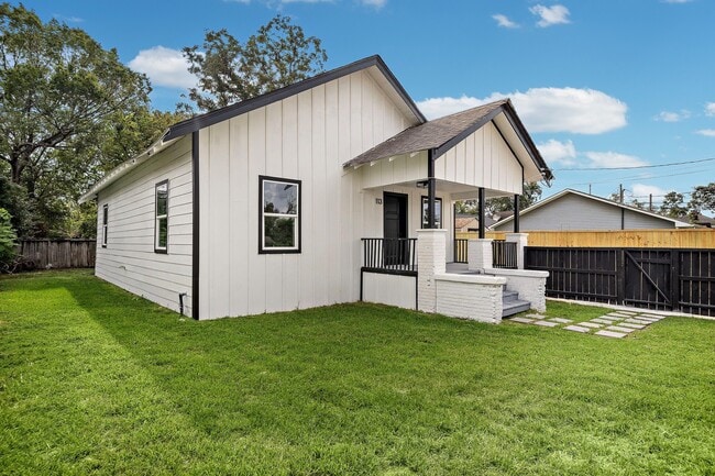 Building Photo - 113 Delmar St