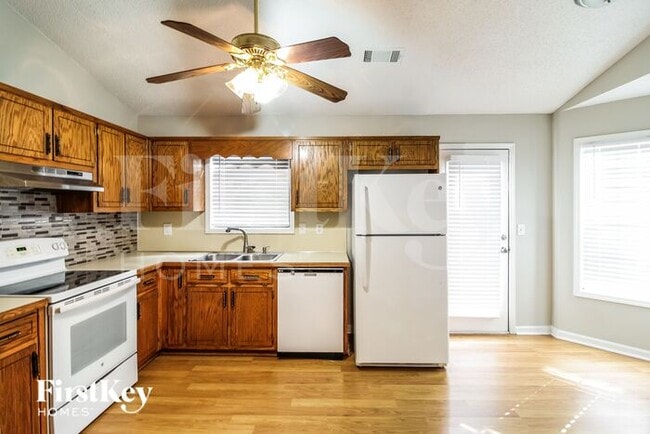 Photo - 4131 Warren Rd