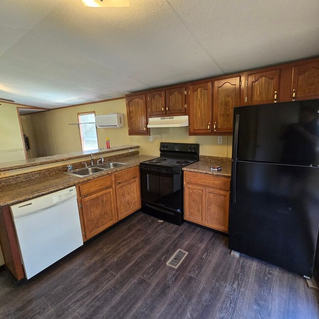 Building Photo - City Charm and Country Livin' 2/1 Mobile H... Unit 511 Ferrell Rental