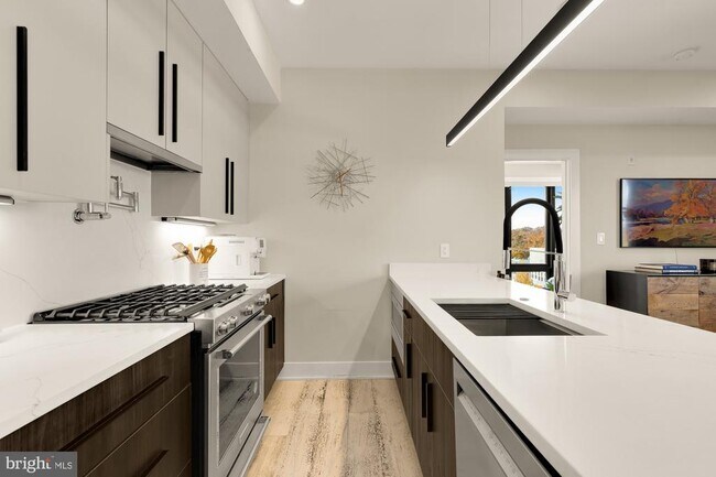 Photo - 3933 14th St NW Unidad 8