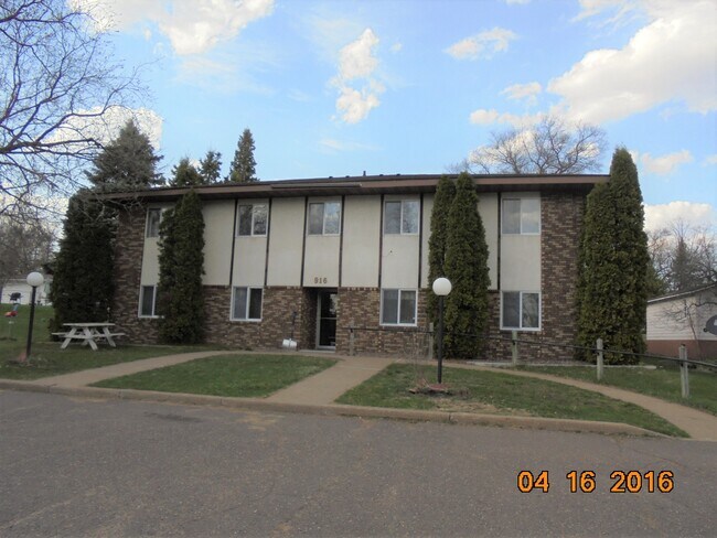 Parte trasera junto al estacionamiento - 916 Lincoln Street Unidad 104