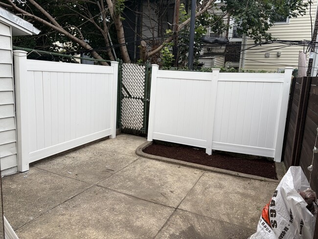 Photo - 3065 Edgemont St