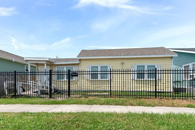 Building Photo - 4324 Avenue H