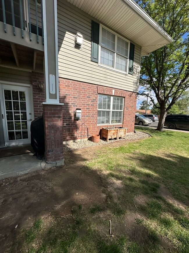 Photo - Amazing Ground Level 2 Bedroom! Unidad A2