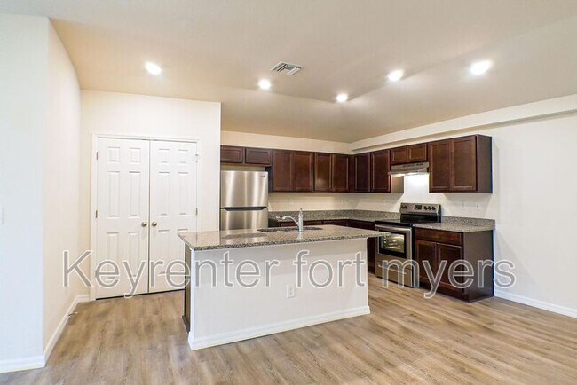 Photo - 225 Rogers St