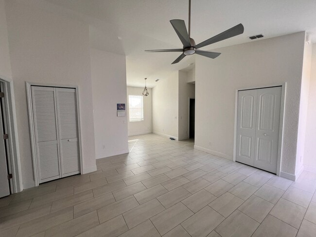 Photo - Almost New 2023 Built 3/2 in Convenient Pu... Casa