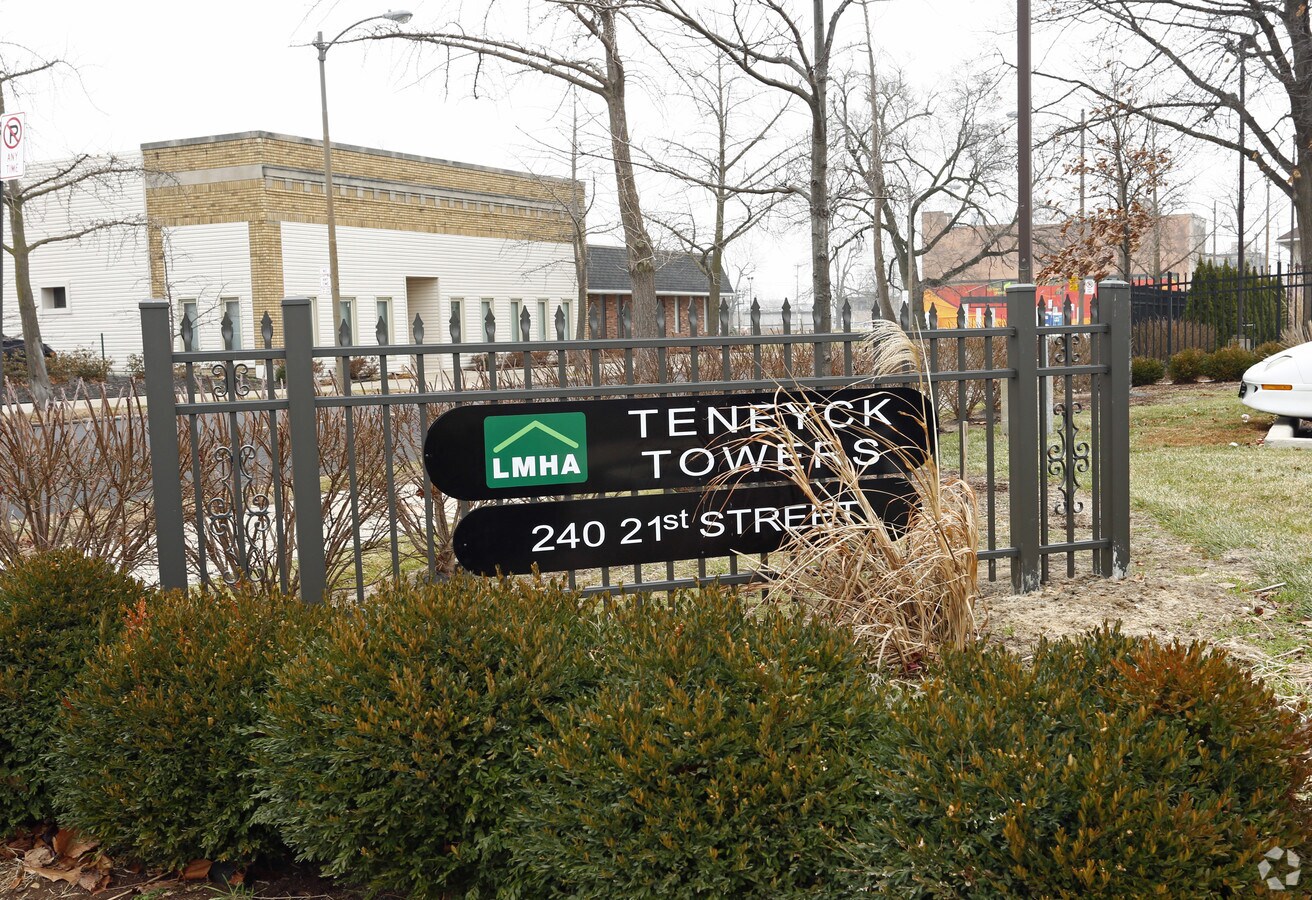 Photo - Ten Eyck Towers