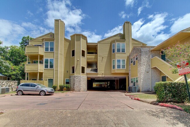 Building Photo - K215 - West University Place #301 Unit 301