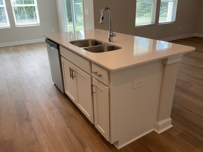 Photo - 521 Crowder Pl