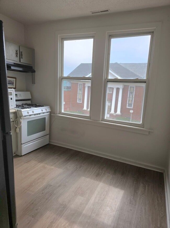 Photo - 301 E Lorena Ave Unit 1