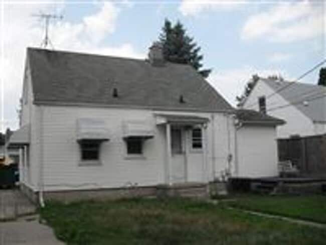 Photo - 3 Bedroom, 1 Bath Home Move-In Ready! Sec....