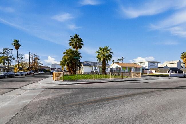 Photo - 330 S 11th St