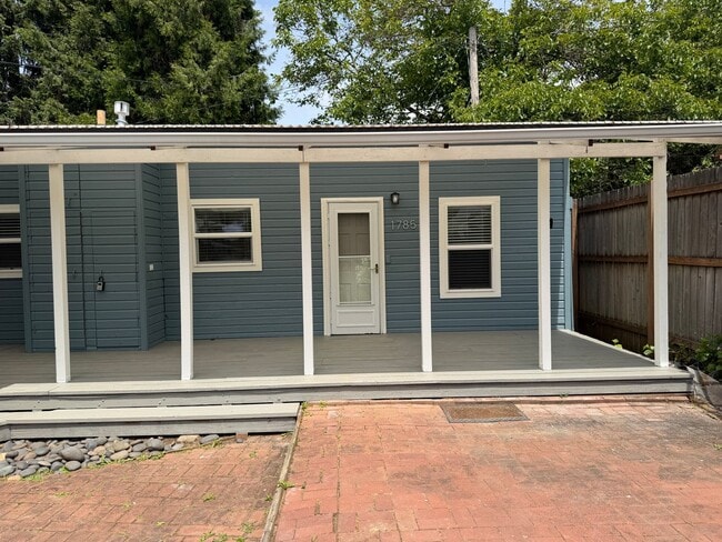 Photo - Luxury 2 bedroom 1 bath duplex in a great neighborhood!