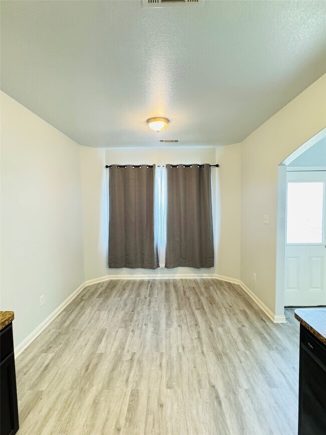 Photo - 2050 Wilde Elm