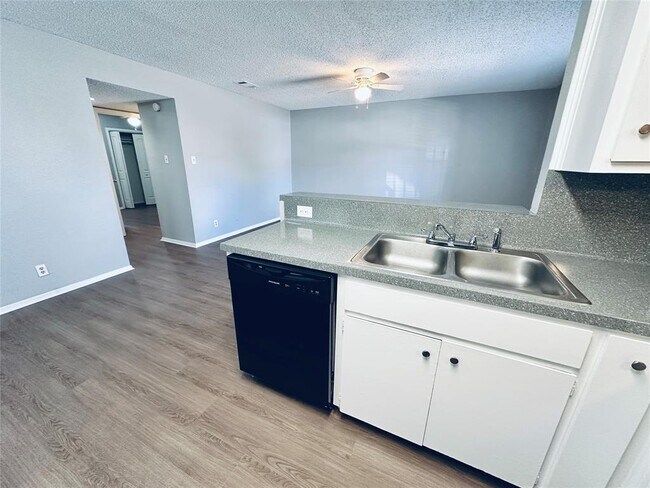 5500 Rose Hill Cir