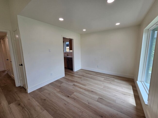 Photo - 1727 R Avenue