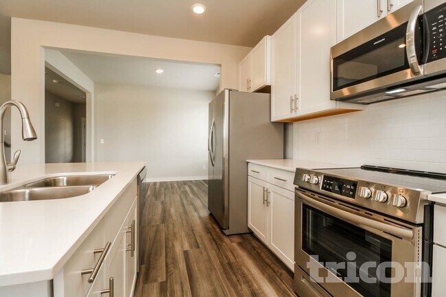 Photo - 1728 Lannister Ave