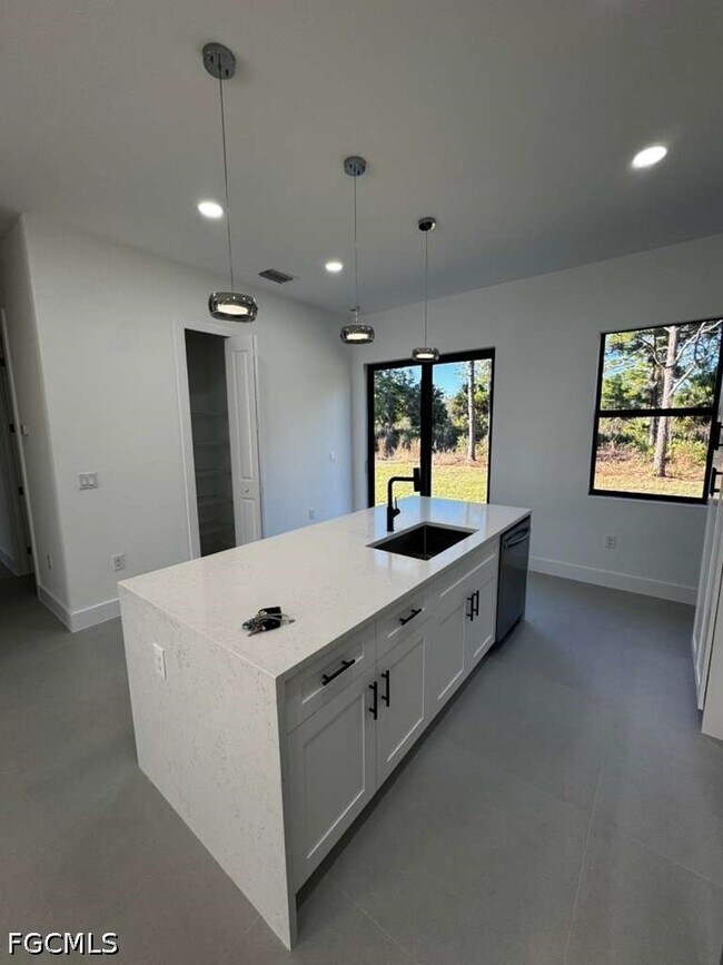 Photo - 1037 Barcelona St E