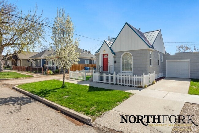 Building Photo - Cute North End Bungalow Rental