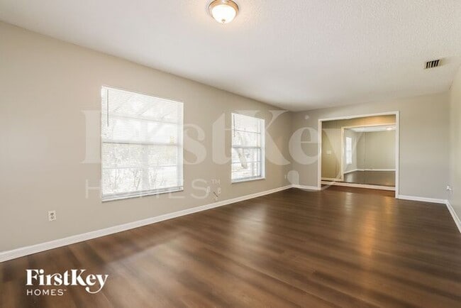 Photo - 3211 E Paris St