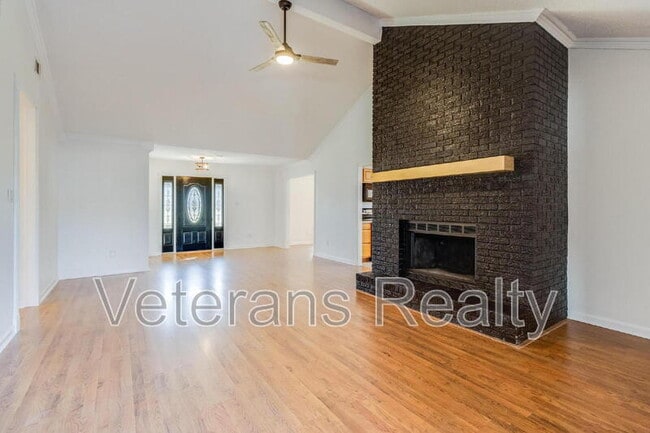 Photo - 1210 Spring Dr