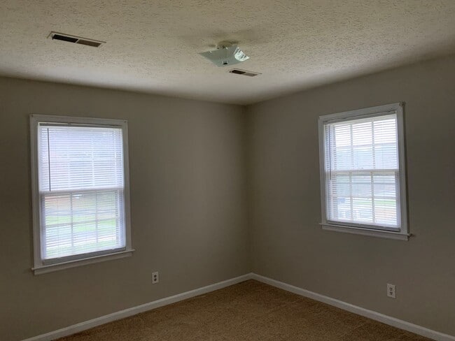 Photo - 682 Laxton Rd Unit 3