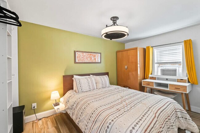2737 College St Unit SI ID1578465P