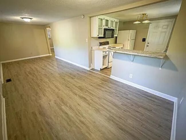 Photo - 4807 Center Dr