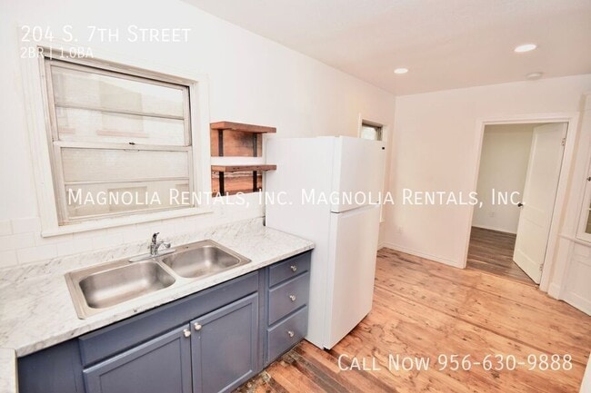 Photo - 204 S 7th St