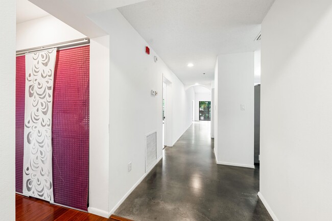 800 Hudson Ave