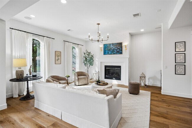 Photo - 2031 Sheridan St