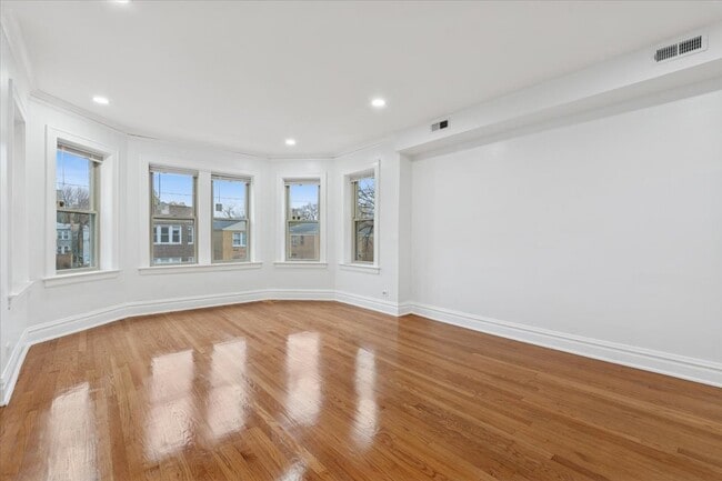 Photo - 5412 N Kimball Ave Unidad 2