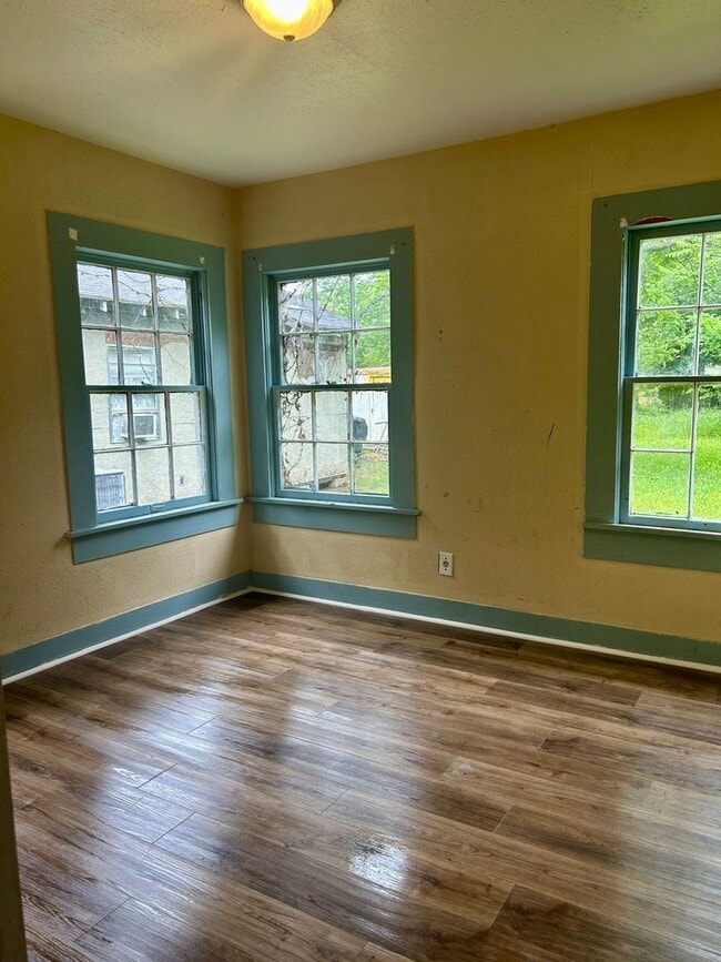 Photo - 346 E 73rd St