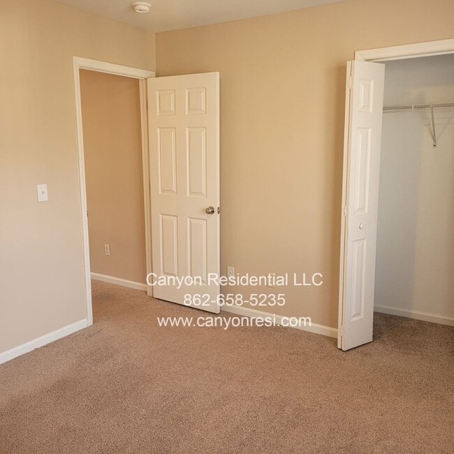 Photo - 4396 Moat Dr