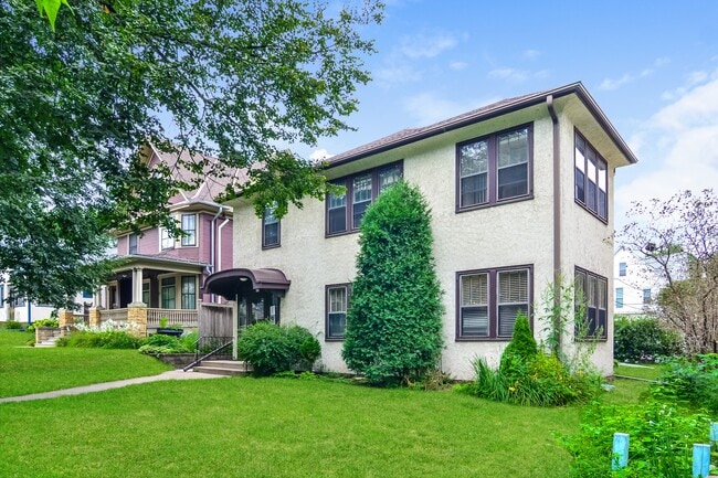 969 St Clair Ave