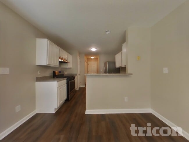 Photo - 1053 Abercorn Way