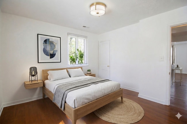 Photo - 407 Lebaum St SE