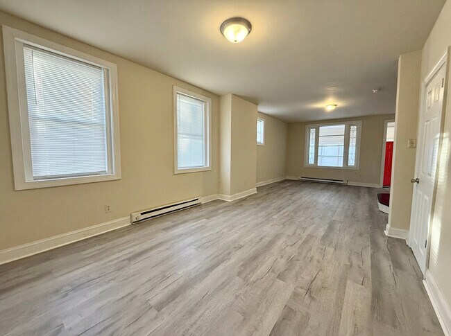 Photo - 5635 Hadfield St