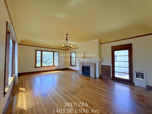 Building Photo - Timeless East Portland 3 Bed Home w/Backyard, Hardwood Floors, & Bonus Lower Level Unit 1401
