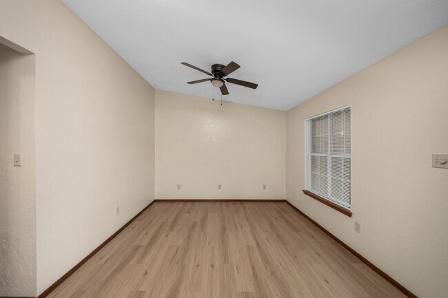 Photo - 6111 NW Maple Ave