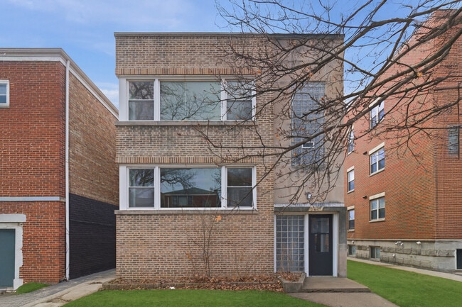 Photo - 2521 W Farragut Ave Unit 1