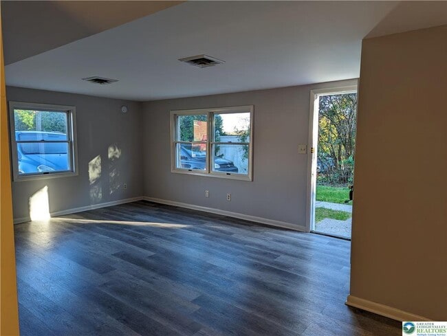 Photo - 118 E Hillcrest Ln Townhome